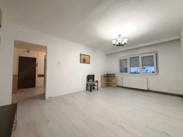 Apartament 3 camere, 70mp utili, parter, renovat - Zona Dâmbovița — fotografia 3