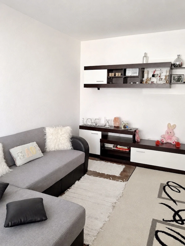 Apartament spațios 3 camere, 78 mp, central Drăgășani zonă Rusidava — fotografia 1