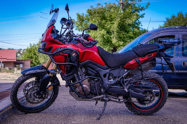 Vând Africa Twin 1000 manuala 2017