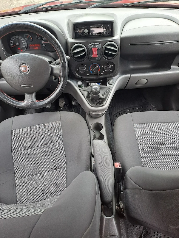 Vând Fiat doblo 1,3 multijet