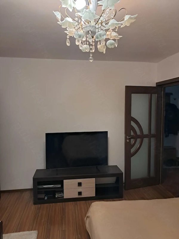 Vand apartament 3 camere Militari — fotografia 1