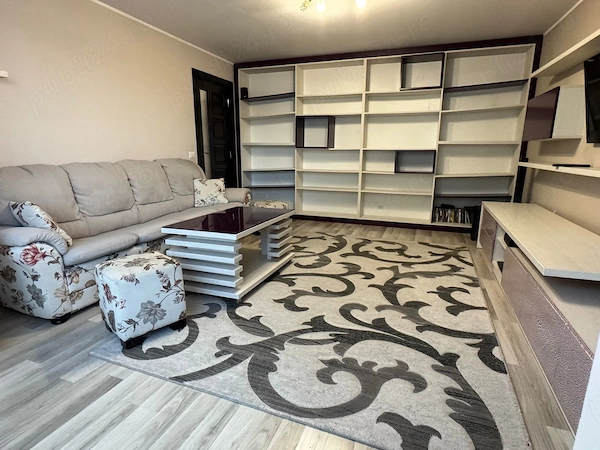 Vând Apartament cu 3 camere, decomandat, etaj intermediar, 68 mp + acces la 100 mp spațiu depozitare — fotografia 3