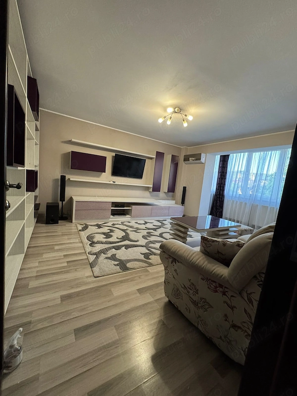 Vând Apartament cu 3 camere, decomandat, etaj intermediar, 68 mp + acces la 100 mp spațiu depozitare — fotografia 1
