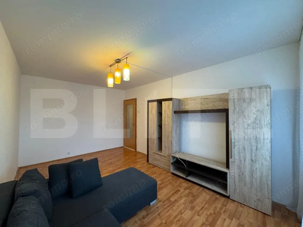 Apartament 3 camere decomandat, Cartier Sărari, zona Henri Coandă — fotografia 3