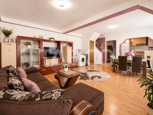 Apartament foarte spatios 3 camere balcon zona Cedonia intabulat — fotografia 3