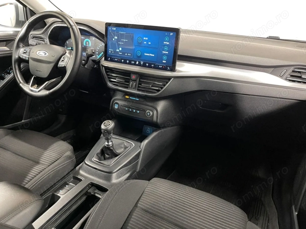 FORD Focus 2023 — imagine 8
