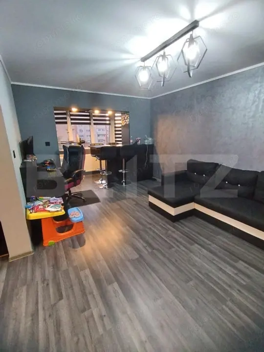 Apartament cu 4 camere, 2 bai, 80 mp, et. intermediar, zona Aurel Vlaicu — fotografia 1