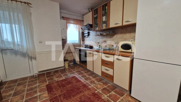 Apartament de inchiriat cu 3 camere balcon la mansarda Vasile Aaron — fotografia 3