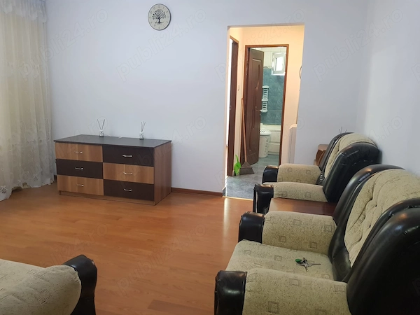 Apartament 2 camere Piata Resita, etaj 1, curat — fotografia 3