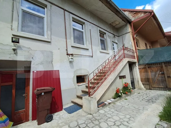 Casa Individuala Etaj si Demisol, zona Reghin — fotografia 1