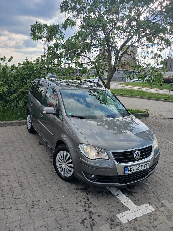 VOLKSWAGEN Touran
