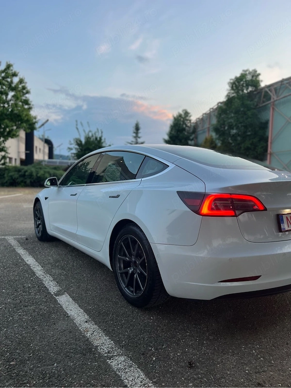 TESLA Model 3 2020 — imagine 4