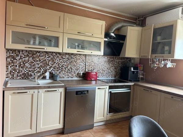Vânzare Apartament 4 Camere cu Centrală pe Calea Vitan între Mall și Mihai Bravu — fotografia 3
