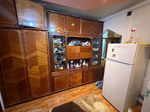 vind apartament trei camere semidecoandat — fotografia 1