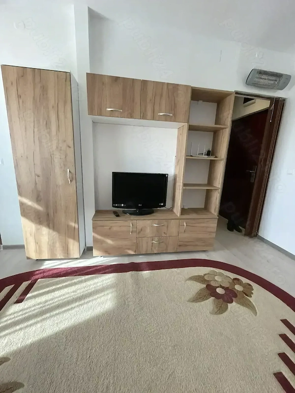 Proprietar vând apartament cu o cameră, zona Buziașului — fotografia 2