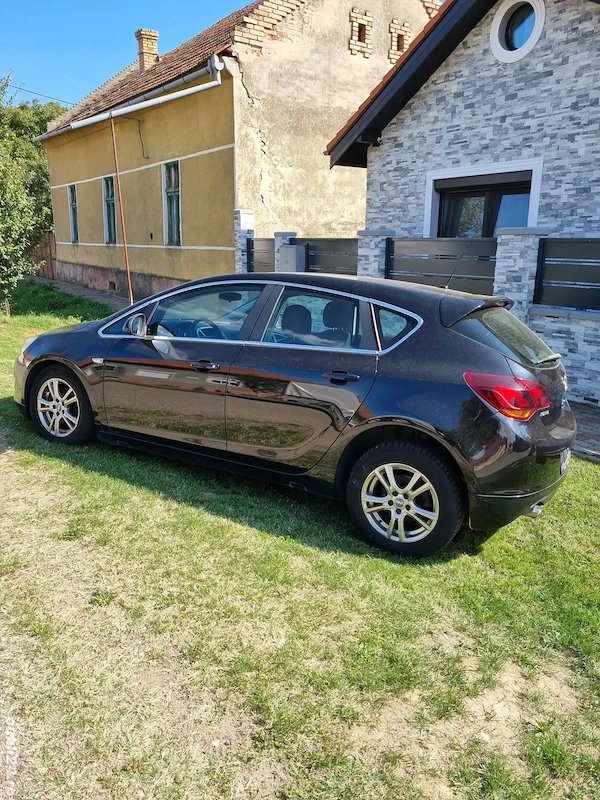 OPEL Astra 2011 — imagine 3