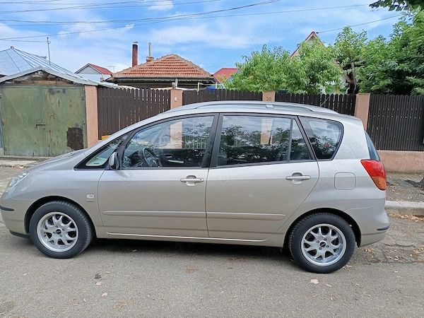 TOYOTA Corolla Verso 2003