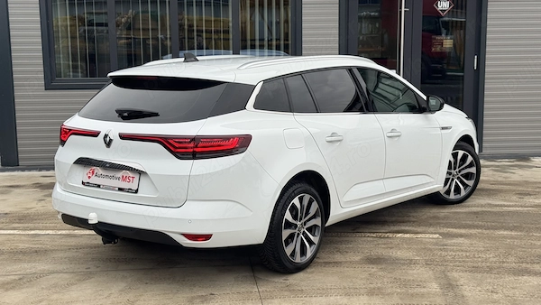 RENAULT Megane 2023 — imagine 3