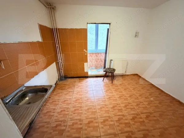 Apartament 2 camere decomandat, 65 mp, etaj 2/4, zona Tractorul — fotografia 2