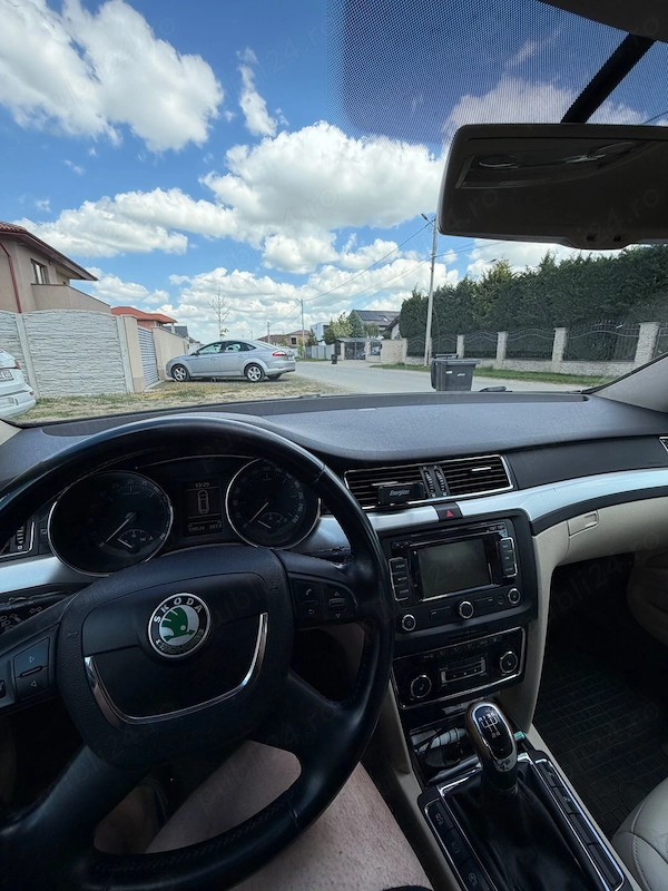 SKODA Superb 2012