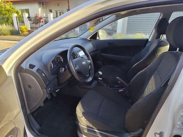HYUNDAI i30 2011 — imagine 9