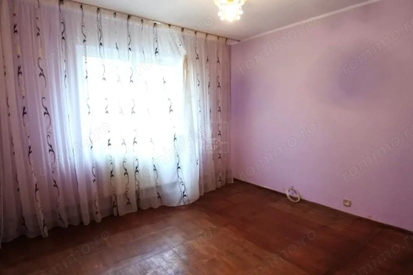 zona Nord-apartament 3 camere decomandate-parter înalt-centrală proprie — fotografia 2
