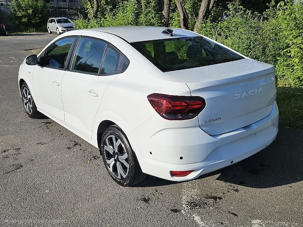 DACIA Logan 2023 — imagine 2
