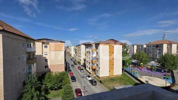 Apartament cu 3 camere central ultrafinisat de vanzare in Sebes — fotografia 2