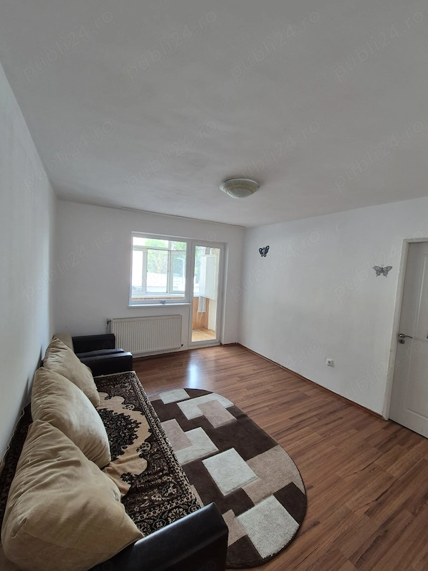 Inchiriez apartament locatie foarte buna — fotografia 1