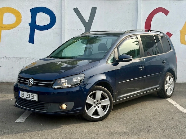 VOLKSWAGEN Touran 2012
