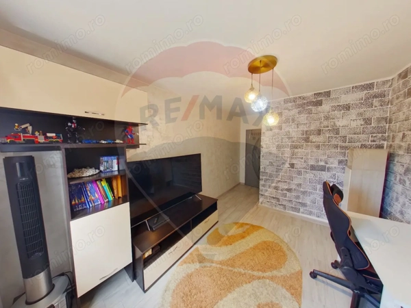 Apartament cu 3 camere de vânzare — fotografia 3