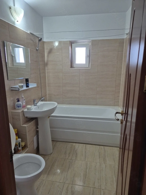 Apartament decomandat 2 camere Navodari, mobilat și utilat — fotografia 3