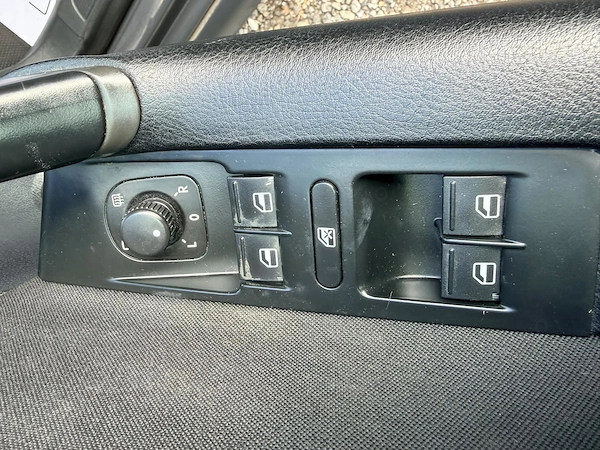 VOLKSWAGEN Passat 2011 — imagine 19