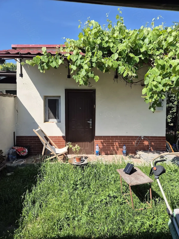 Proprietar Vand Garsoniera in curte comuna — fotografia 1