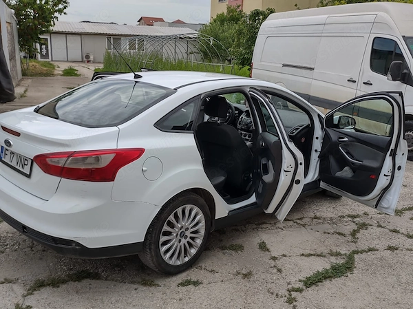 FORD Focus 2012 — imagine 9