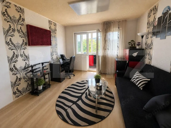 Apartament 2 camere, semidecomandat, cu balcon, etaj 3/4 — fotografia 1
