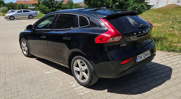 VOLVO V40 2015 — imagine 3