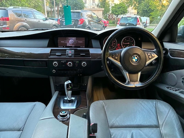 BMW 5 Series 2009 — imagine 9