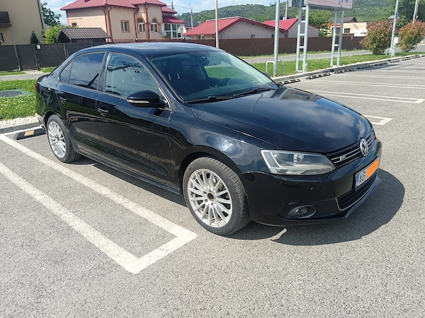 VOLKSWAGEN Jetta 2012