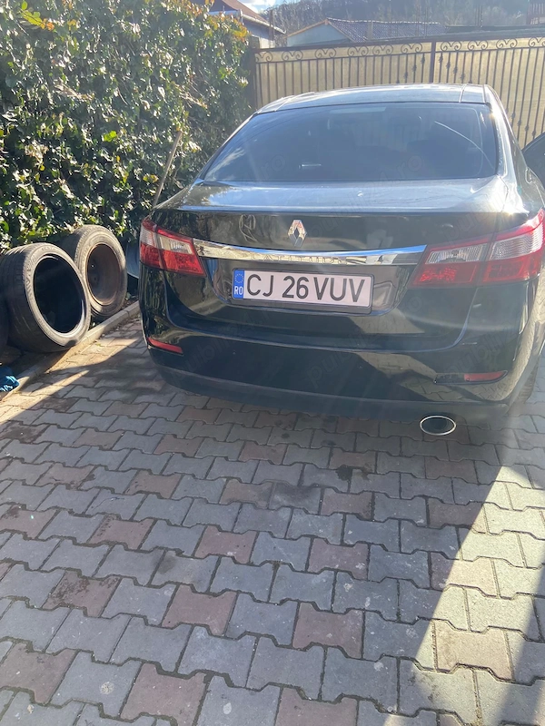 RENAULT Latitude 2013