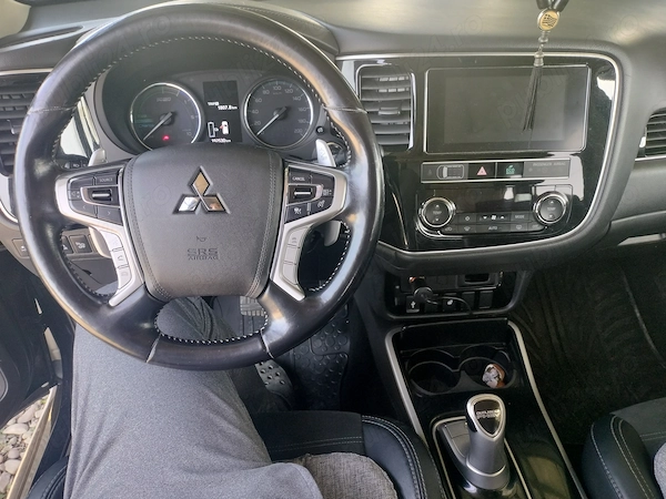 MITSUBISHI Outlander 2019 — imagine 2