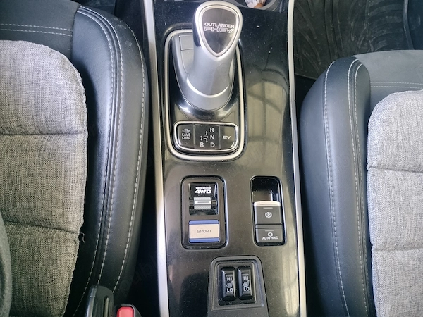 MITSUBISHI Outlander 2019 — imagine 3