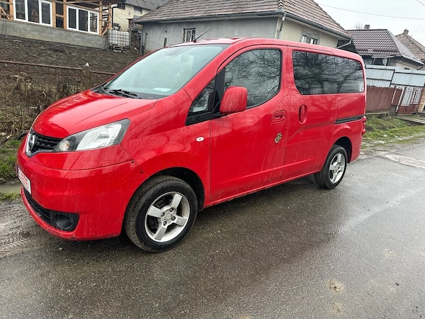 NISSAN NV200