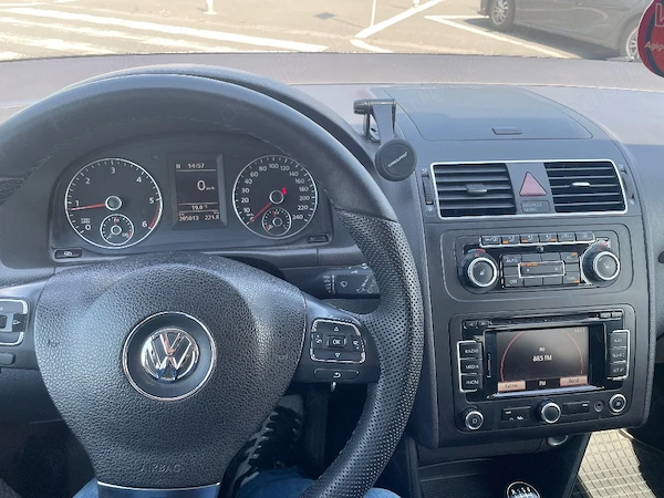 VOLKSWAGEN Touran 2011 — imagine 2