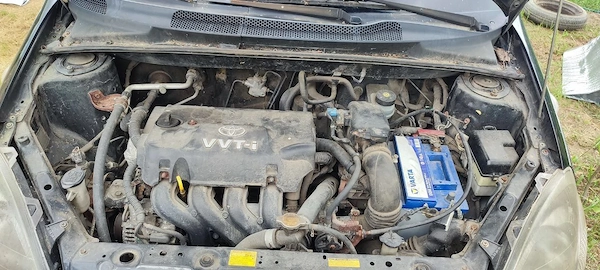 TOYOTA Yaris 2002 — imagine 4