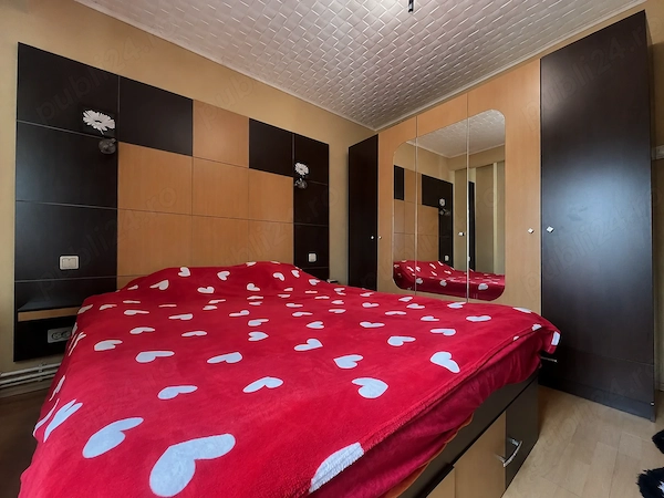 Vând apartament cu 4 camere — fotografia 3