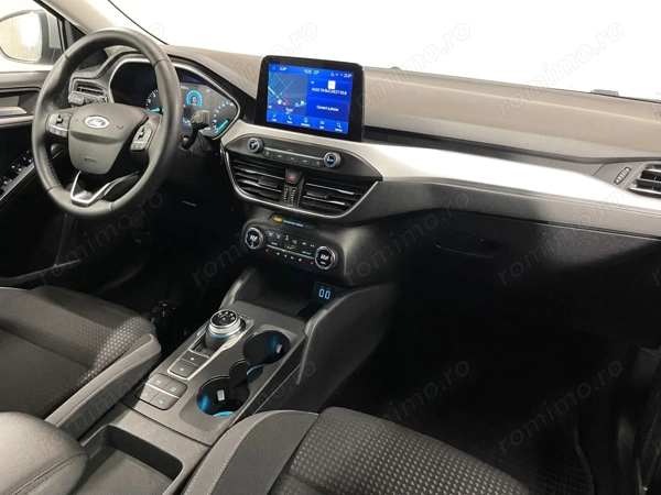 FORD Focus 2022 — imagine 8