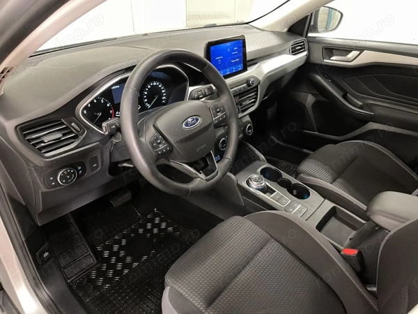 FORD Focus 2022 — imagine 5