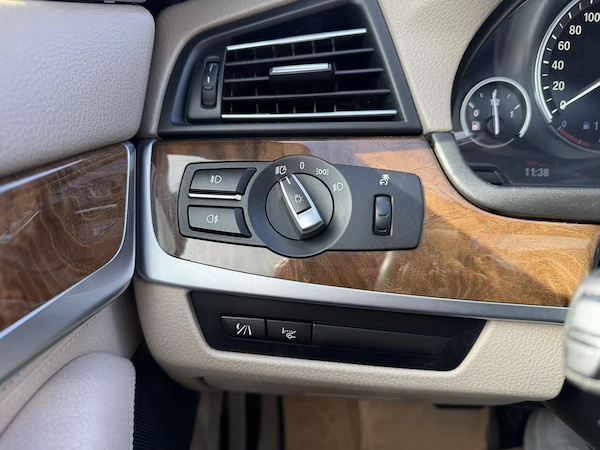 BMW 5 Series 2012 — imagine 10