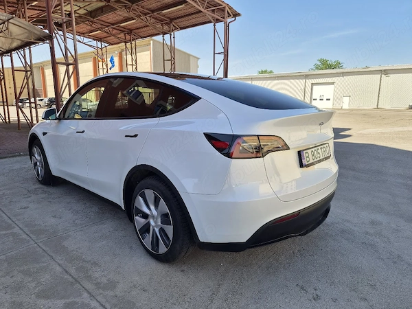 TESLA Model Y 2023 — imagine 8